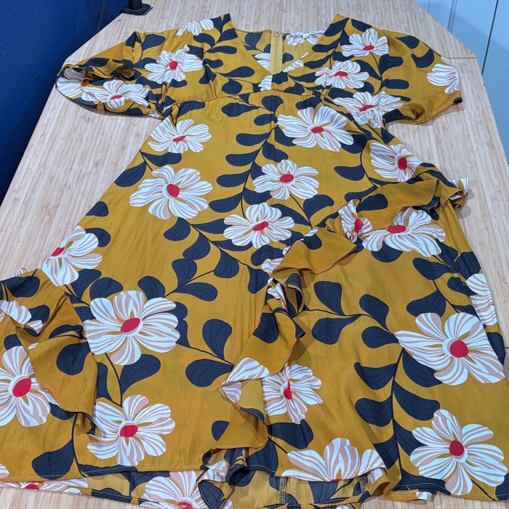 Luxe Apothetique Mustard and Black Women's Midi Dress
